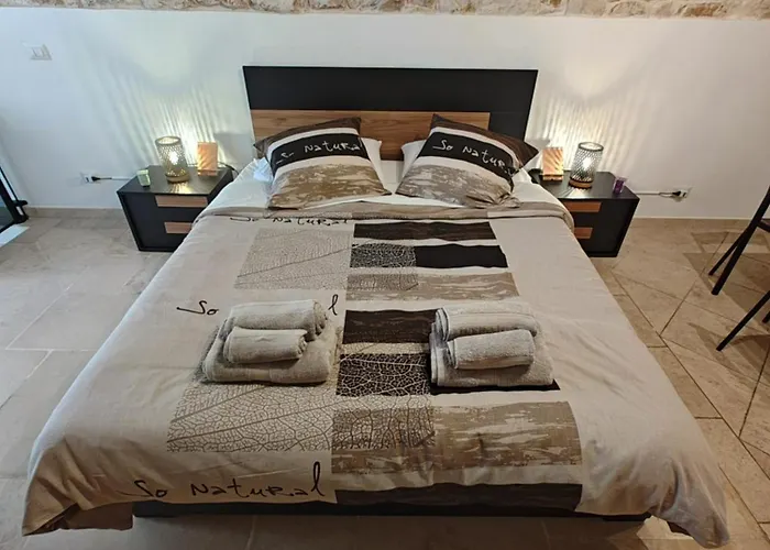 Pied-A-Terre 13